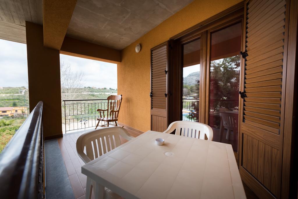 Valle Himara Guest House Piana Degli Albanesi Ngoại thất bức ảnh